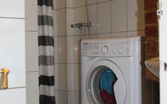 Old Flat Na Sovetskoy Hostel