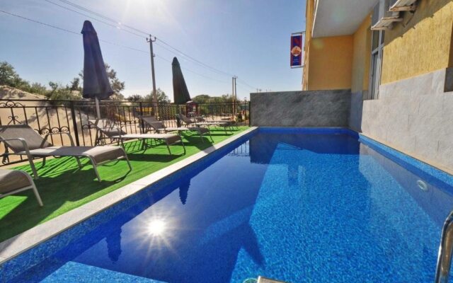 Kronos Hotel