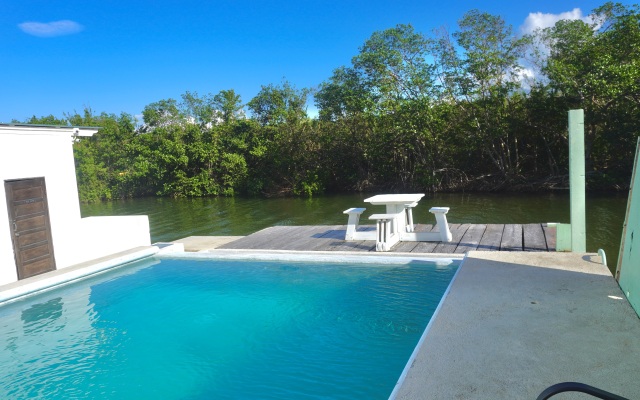 See Belize Sunroom Apartments