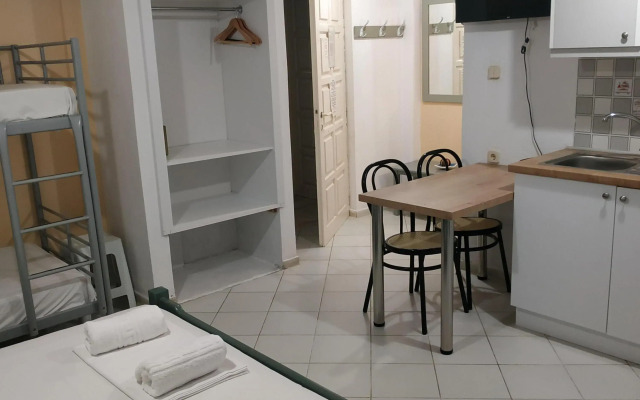 Отель Renia Studios