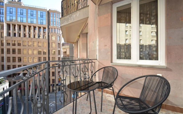3-komn. v tsentre goroda na Severnom prospekte Flat HH550