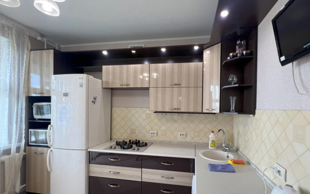 V Novom Elitnom Dome V Tsentre Goroda Flat
