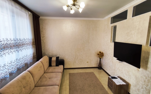 U Istochnika Flat