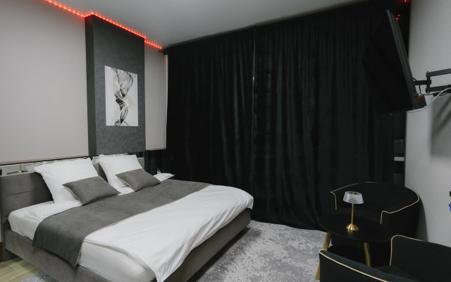 Black Out Hotel