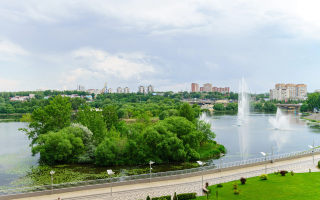 Vidovaya S Panoramnymi Oknami Na Naberezhnoy Reki Flat