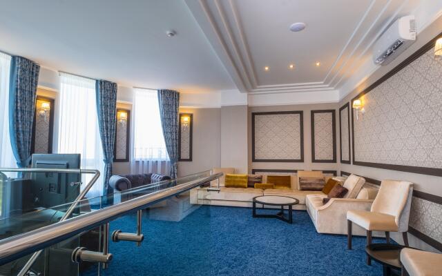 Hotel Tom River Plaza