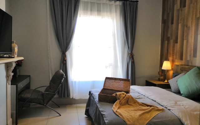 Summers' Holiday Inn Mini-Hotel
