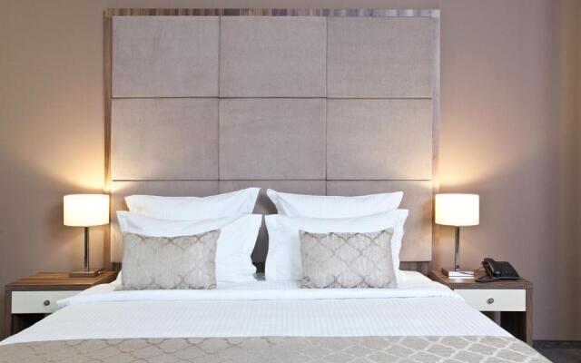 L hotel Hotel