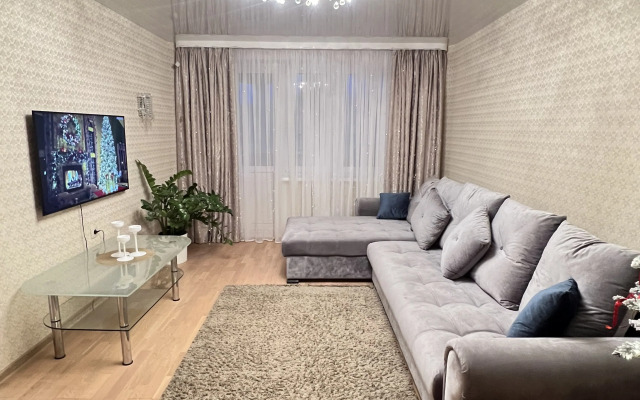 Bolshaya 4-Kh Komnatnaya Kvartira Nedaleko ot Tsentra Flat