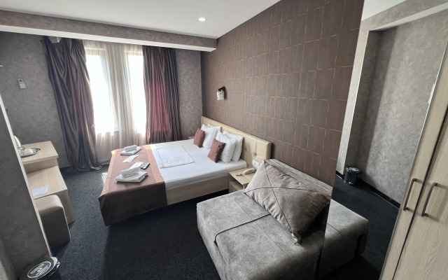 Voyager Hotel