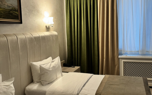 Ganjali Plaza Hotel
