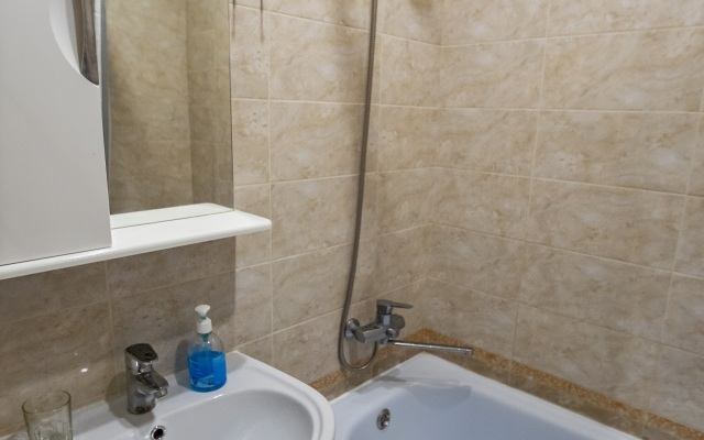 Prostornye trehkomnatnye apartamenty v kurortnoy chasti Zheleznovodska