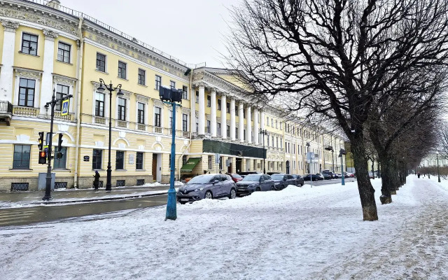 Просторные трехкомнатные апартаменты у Марсова поля