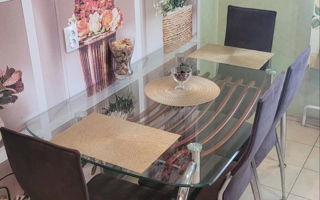 Uyutnaya Teplaya Rasschitannaya Na 4 Spalnykh Mesta Flat