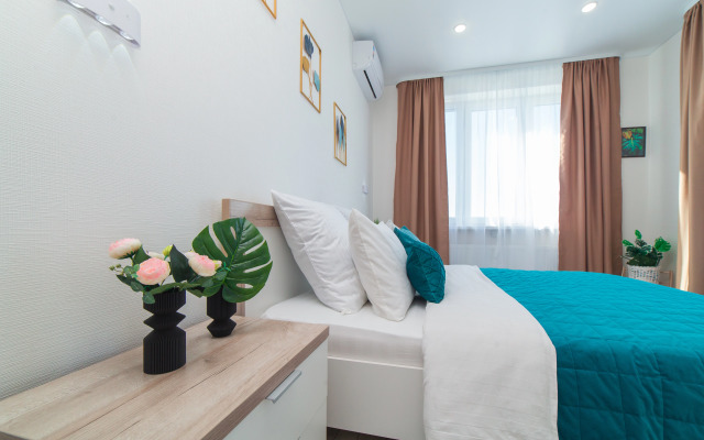 Na 16 Etazhe s Zavorazhivayuschimi Zakatami Apartments