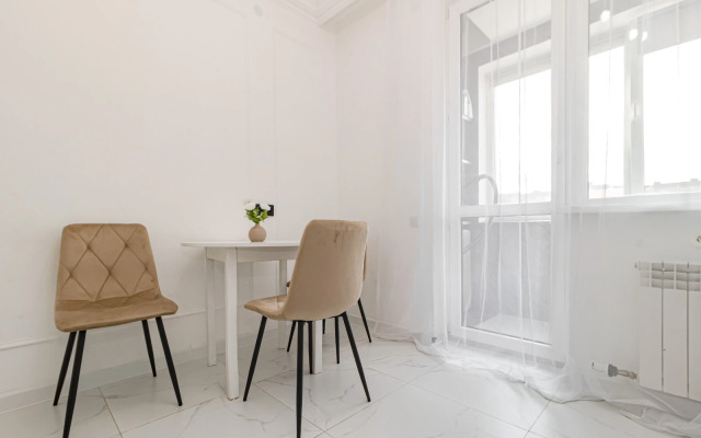 Svetlye Ryadom S Khanshatyrom Apartments