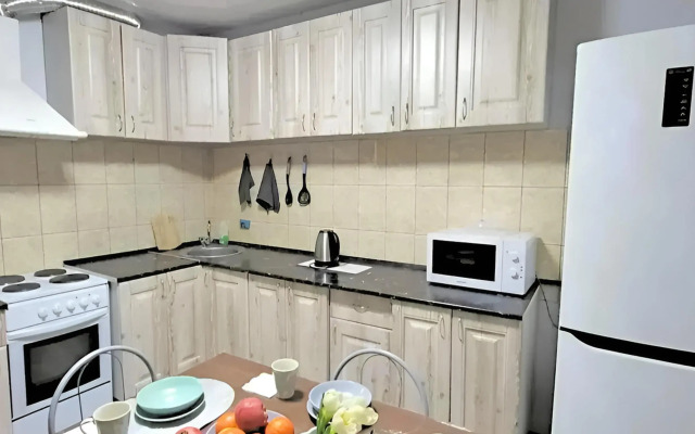 Квартира просторная евродвушка с тремя раздельными спальными местами рядом парк Галицкого