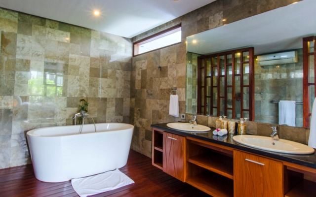 Wonderful 4BR villa 50 meters to the beach Canggu