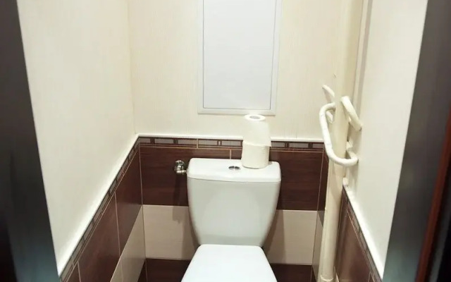 (2-Komnatny) V Tsentpe Na Ploschadi Pevolyutsii Flat