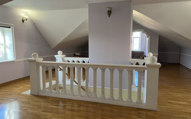 Частный Дом 327 с Бассейном и Видом на Горы