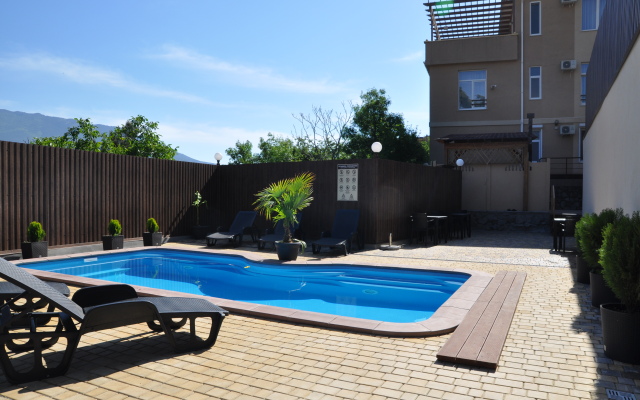 Tavr Guest House