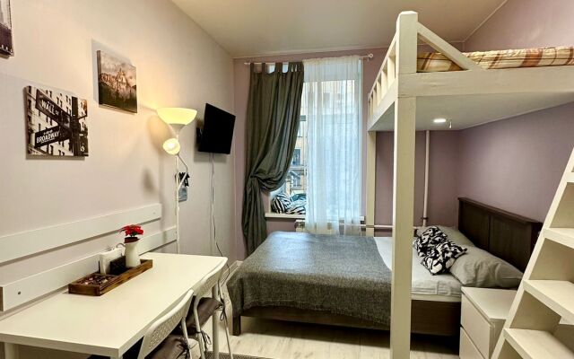 Studiya v Tsentre na Fontanke dlya Troikh Flat