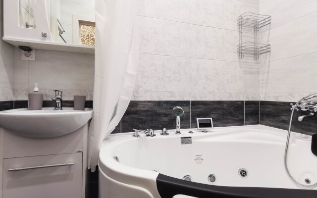 Апартаменты трехкомнатные Apartico на Марата