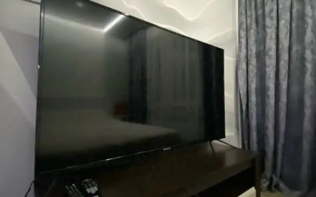 Uyutnaya Tryokhkomnatnaya Kvartira V Tsentre Goroda Flat