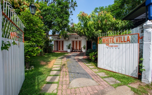 Yoho White Villa Hotel