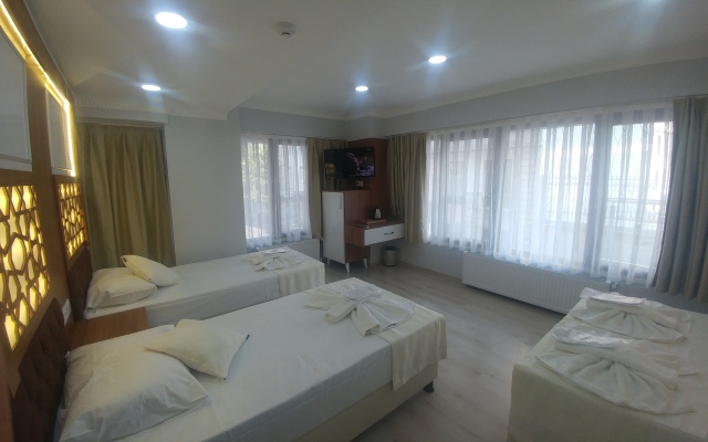 Grand Liza Hotel