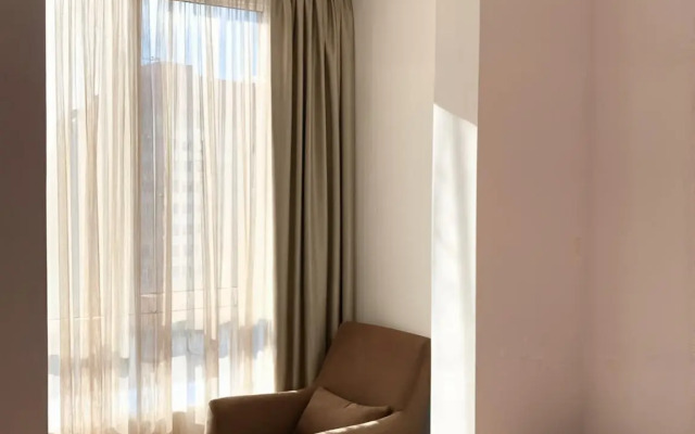 Апартаменты с кроватью и панорамными окнами, с 13 по 15 этаж