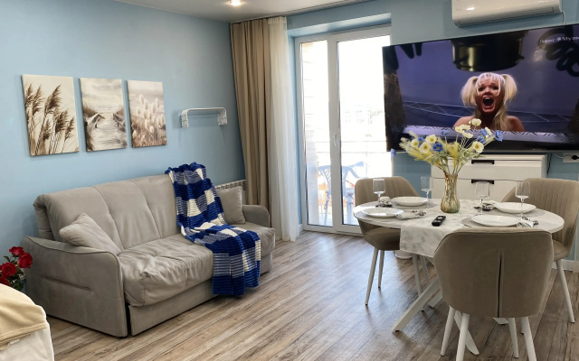 Апартаменты Горное Озеро Центр у Реки Гостиная 30 м², Спальня 25 м², Балкон, 2 кровати, Smart TV 85''