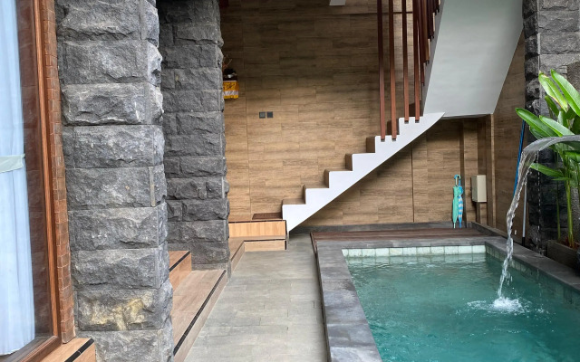 Tori Klumpu Villa