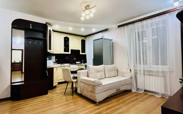 Uyutnaya 3-Kh Komnatnaya U Metro Akademicheskaya Flat