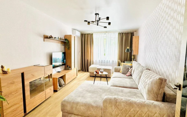 Квартира Трехкомнатная с Новым Дизайнерским Ремонтом