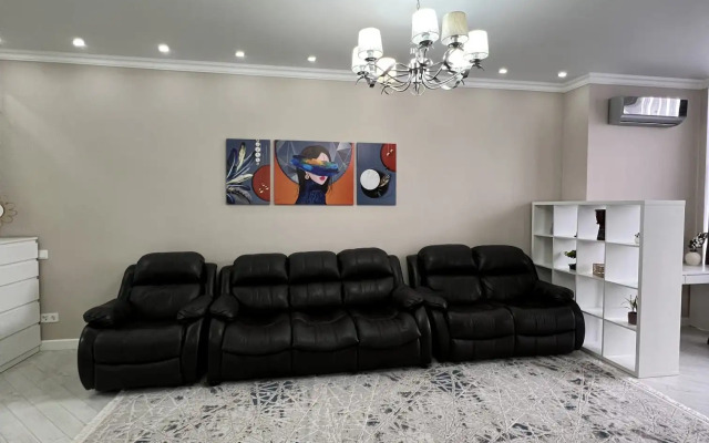 Alikhanova 37 Lux Flat