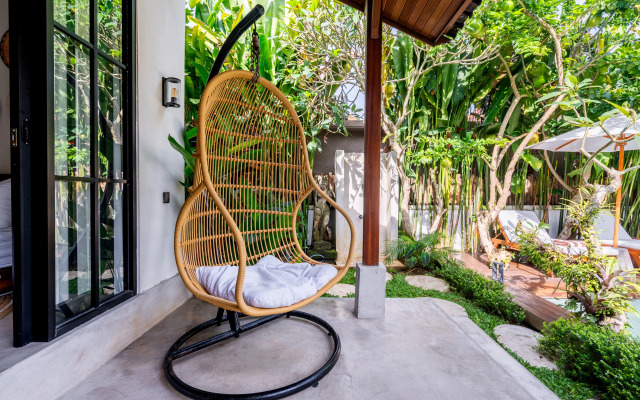 Hijau by EVDEkimi – Charming 2BR Escape with Pool, Outdoor Lounge, Lush Garden – Long Stay Extras Villa