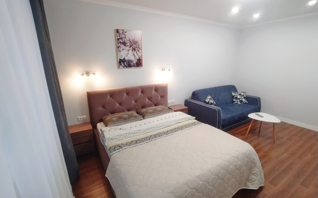 2-h komnatniye Lyuks V Tsentre Novyij Dom Apartments, 75 m2