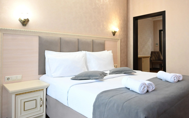 Shine House Hotel