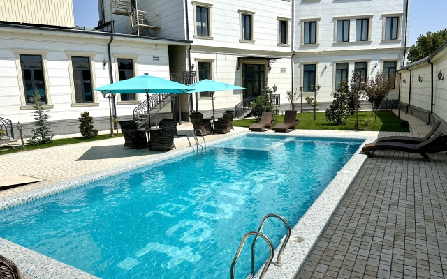 Garnet Hotel