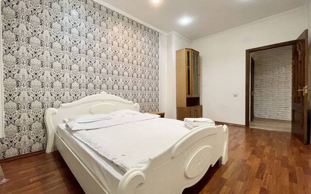 4-komnatnye HomeApart Volodarskogo, 18 Apartments