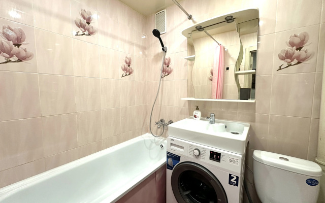 2-K Komfort S Bolshoy Lodzhiey Apartment