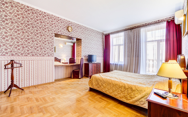 Апартаменты Сутки Петербург Невский 81 с балконом