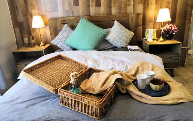 Summers' Holiday Inn Mini-Hotel