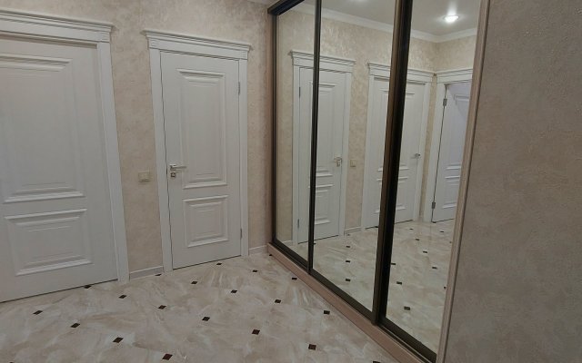 5 Zvezd na Ulitse Shamilya Dzhikaeva 1a 135 Flat