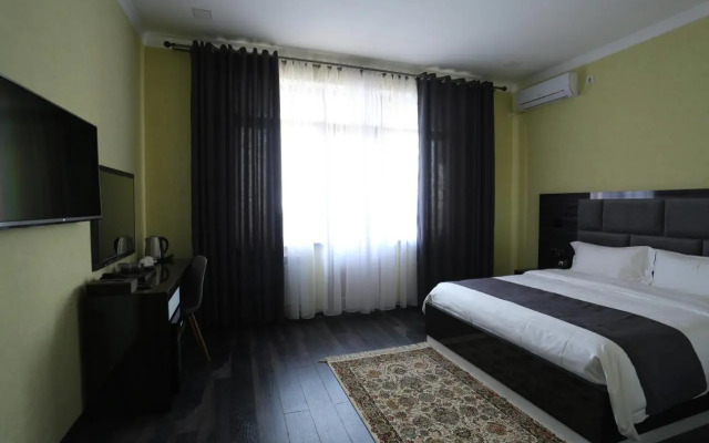 Hotel 777