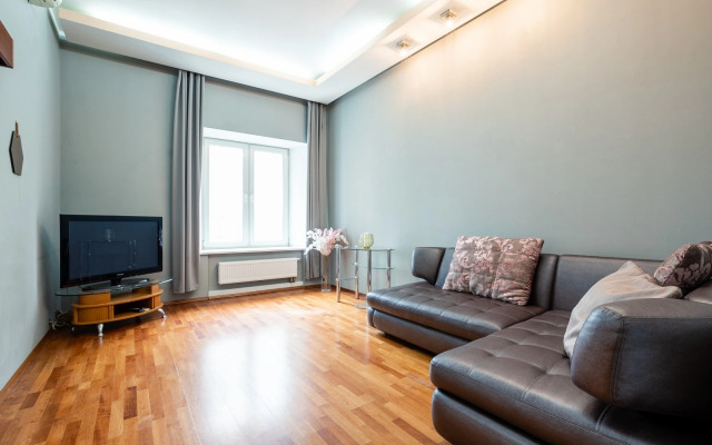 U Burdenko Flat