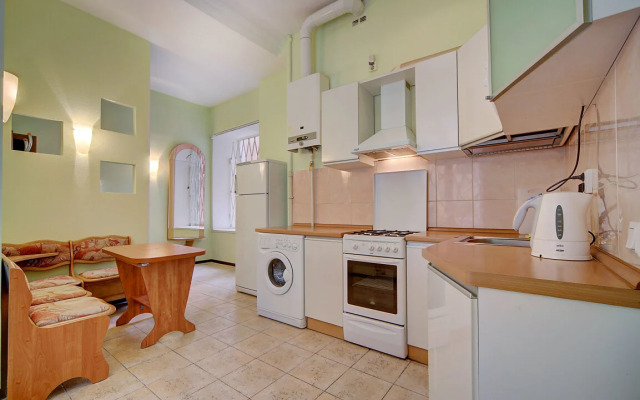 Апартаменты у площади Восстания