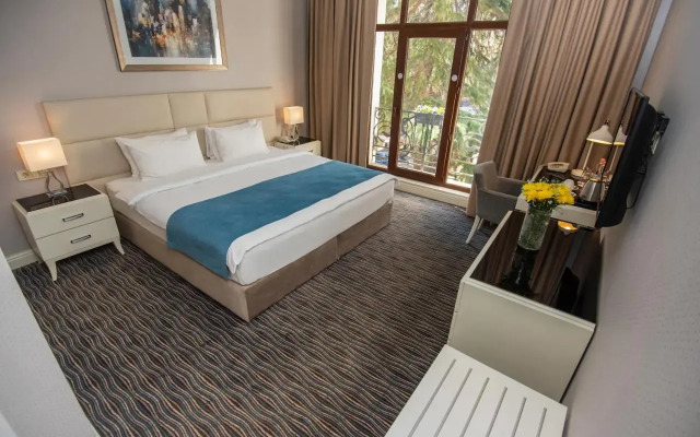 City Avenue Hotel