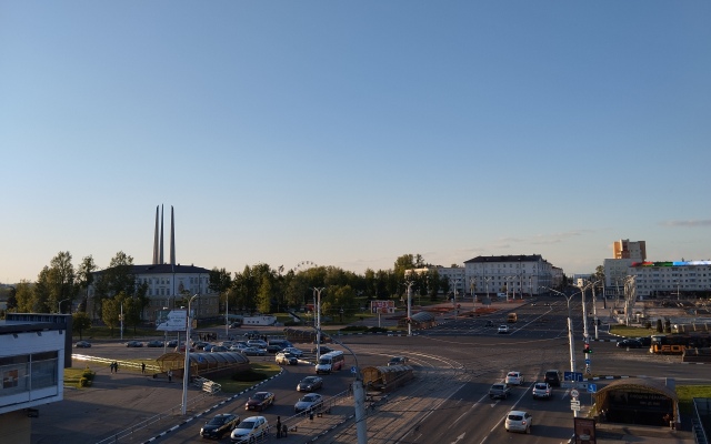 U Glavnoy Ploschadi Pobedy Flat